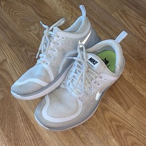 EUC Nike Free RN Distance 2